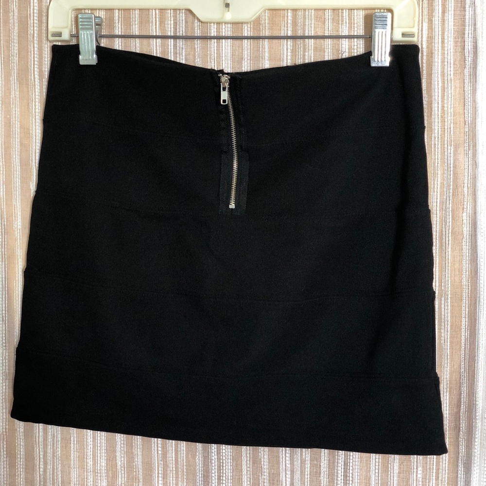 Mini skirt - Picture 2 of 3
